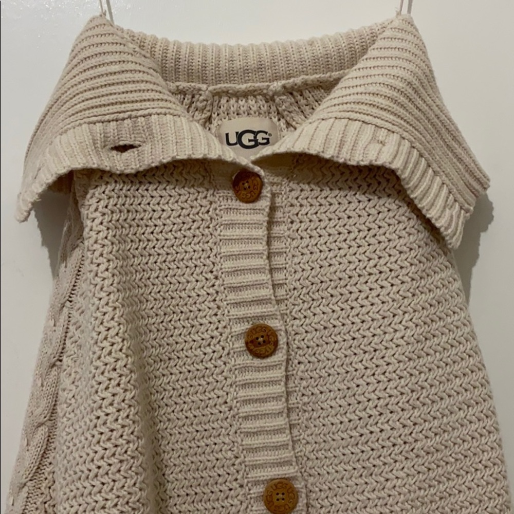 Capes - Picture 6 of 6